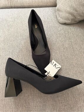 NWT Zara Black Pointed Block Heel Pumps - Sleek Court Shoes